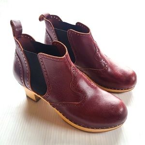 Amazing burgundy heeled Hasbeens clog boots, size 39